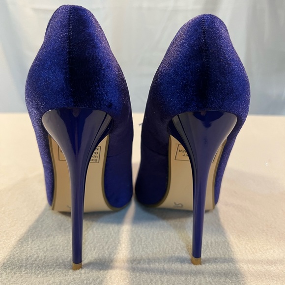 New Calvin Klein Spring/Summer Floral Dress - Picture 6 of 10